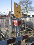 907633 Gezicht op de werkzaamheden voor de aanleg van een nieuwe Rodebrug over de Vecht te Utrecht, vanaf de ...